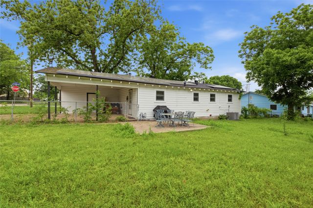 723 Clements Avenue, Van Alstyne, TX 75495