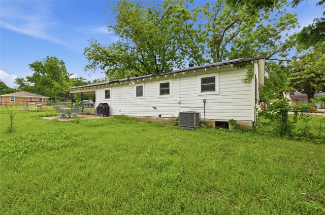 723 Clements Avenue, Van Alstyne, TX 75495