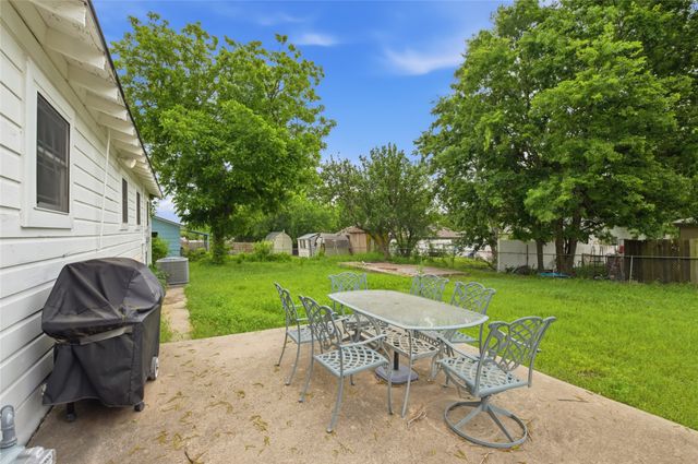 723 Clements Avenue, Van Alstyne, TX 75495