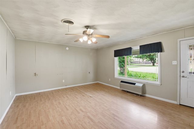 723 Clements Avenue, Van Alstyne, TX 75495