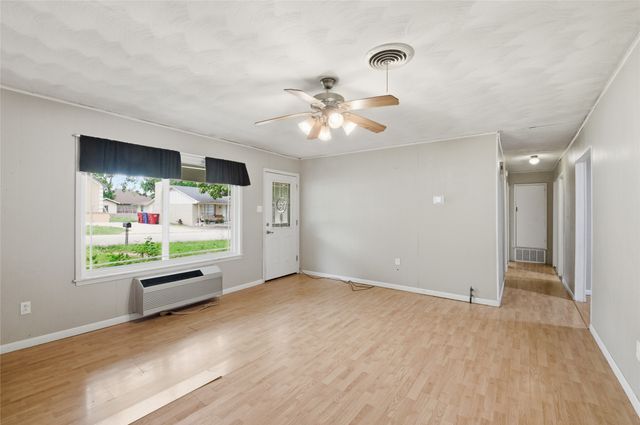 723 Clements Avenue, Van Alstyne, TX 75495