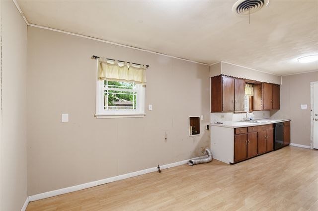 723 Clements Avenue, Van Alstyne, TX 75495