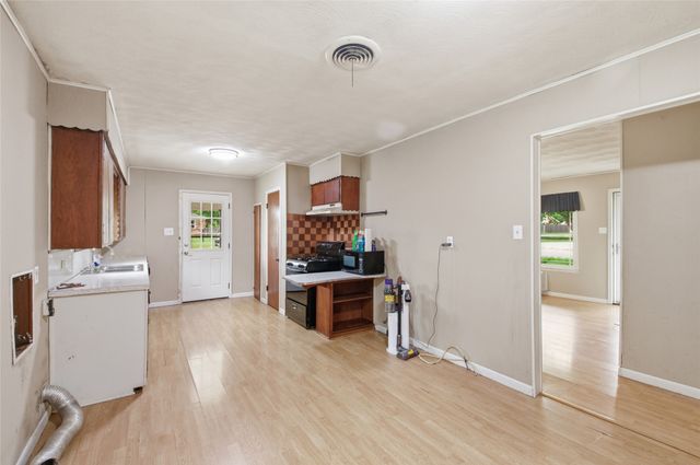 723 Clements Avenue, Van Alstyne, TX 75495