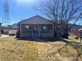 1114 Zenobia Dr, Coraopolis, PA 15108