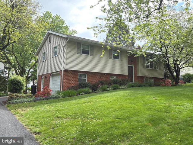 419 HILLTOP CIR, Elizabethtown, PA 17022