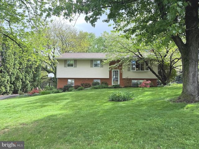 419 HILLTOP CIR, Elizabethtown, PA 17022