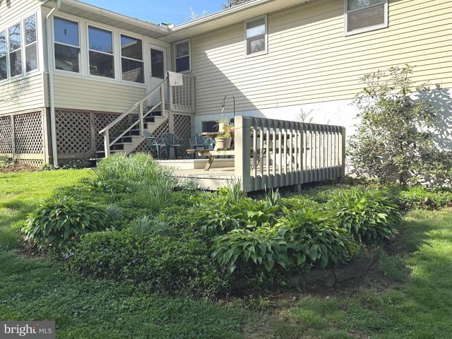 419 HILLTOP CIR, Elizabethtown, PA 17022
