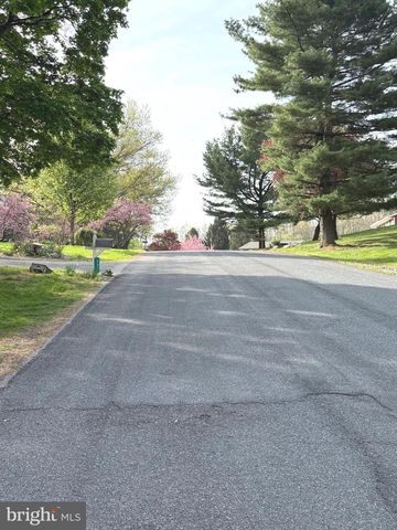 419 HILLTOP CIR, Elizabethtown, PA 17022