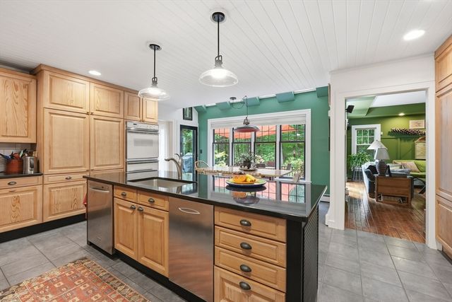 18 Village Green Ln, Holden, MA 01520