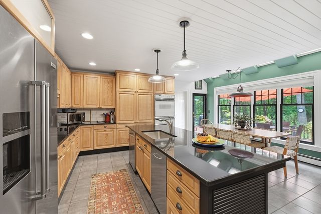 18 Village Green Ln, Holden, MA 01520