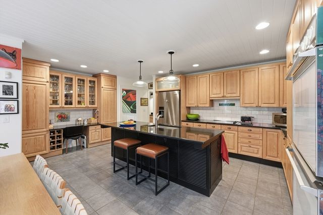 18 Village Green Ln, Holden, MA 01520