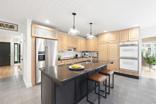 18 Village Green Ln, Holden, MA 01520