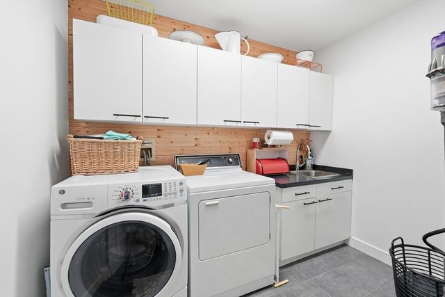 18 Village Green Ln, Holden, MA 01520