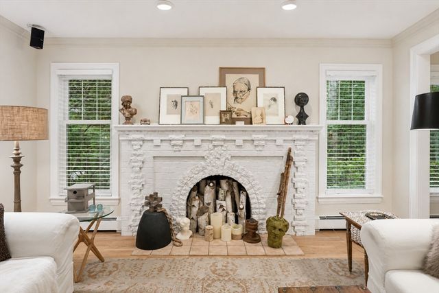 18 Village Green Ln, Holden, MA 01520