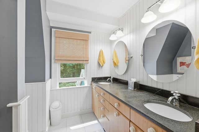 18 Village Green Ln, Holden, MA 01520