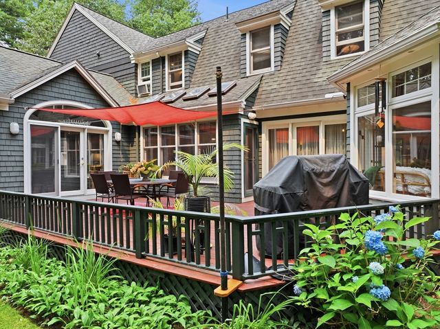 18 Village Green Ln, Holden, MA 01520