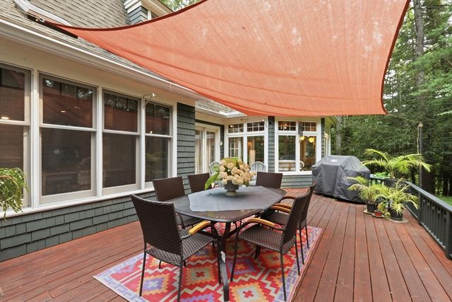 18 Village Green Ln, Holden, MA 01520