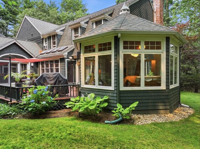 18 Village Green Ln, Holden, MA 01520