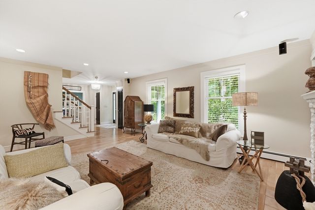 18 Village Green Ln, Holden, MA 01520