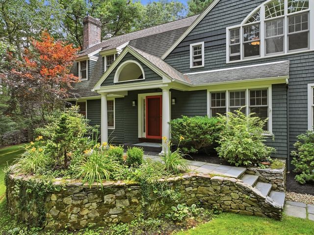 18 Village Green Ln, Holden, MA 01520