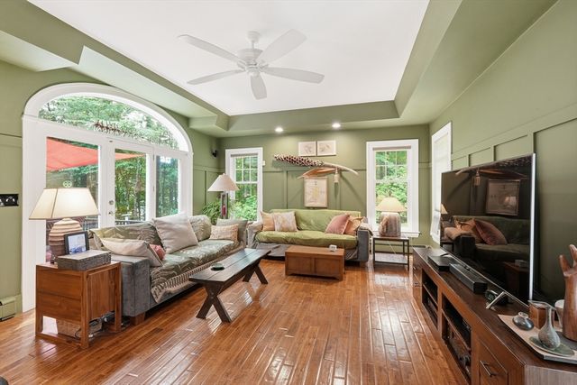 18 Village Green Ln, Holden, MA 01520