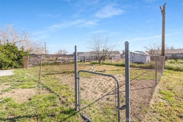 10401 Victor, Hesperia, CA 92345