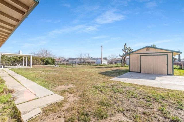10401 Victor, Hesperia, CA 92345