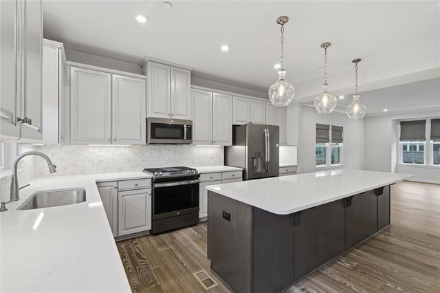 4006 Crown Dr, South Park, PA 15129