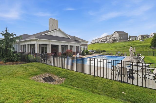 4006 Crown Dr, South Park, PA 15129