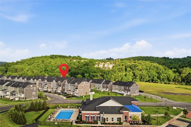 4006 Crown Dr, South Park, PA 15129