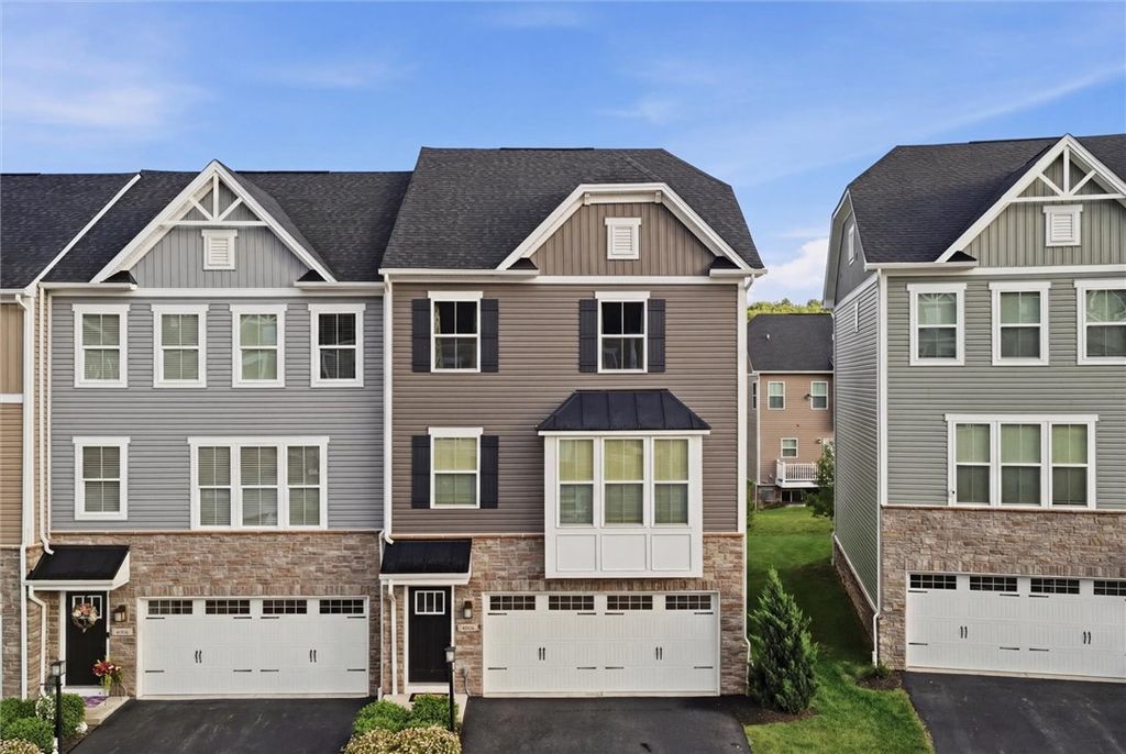 4006 Crown Dr, South Park, PA 15129