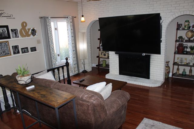 422 Beechwood Road, Salina, KS 67401