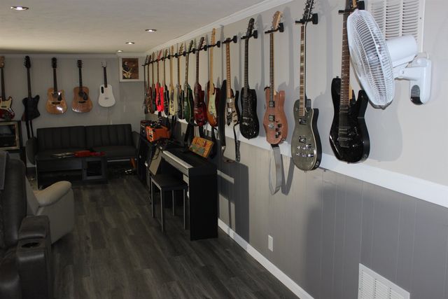 422 Beechwood Road, Salina, KS 67401