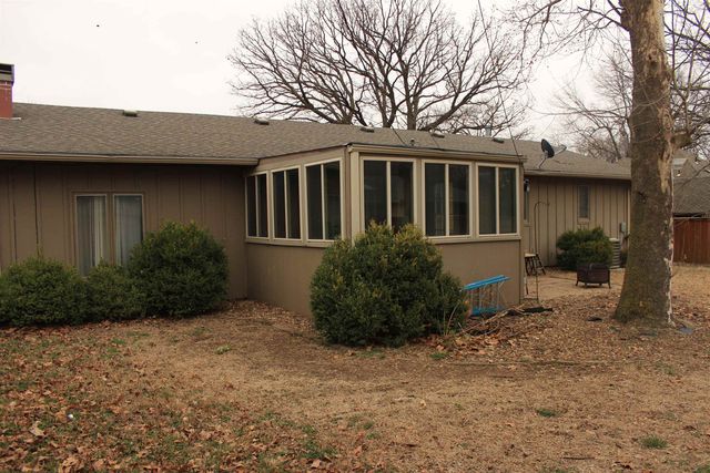 422 Beechwood Road, Salina, KS 67401