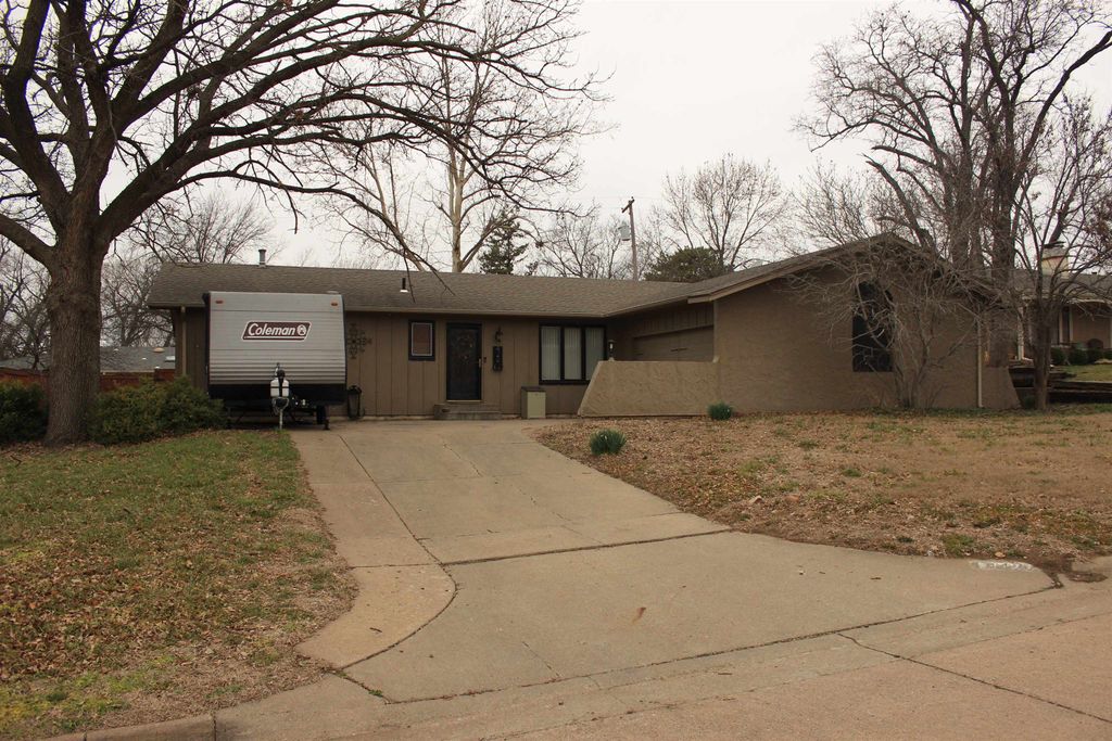 422 Beechwood Road, Salina, KS 67401