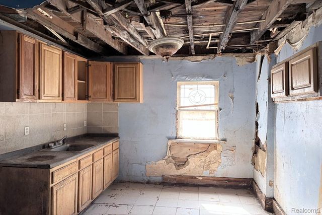 5511 Lakeview Street, Detroit, MI 48213