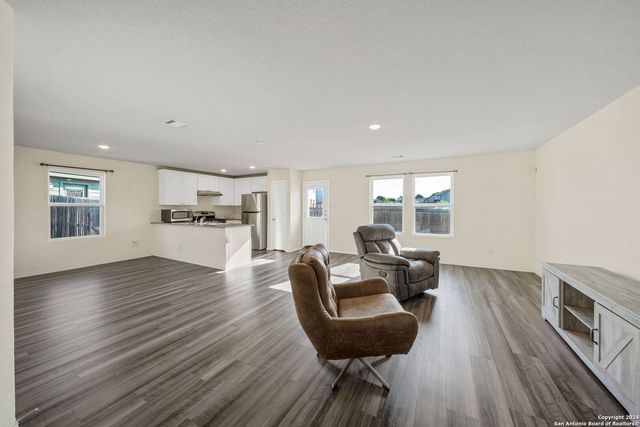 7058 DOMINIC VLY, San Antonio, TX 78242