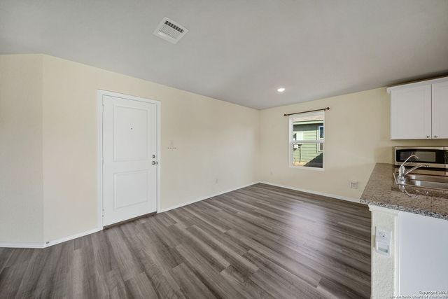 7058 DOMINIC VLY, San Antonio, TX 78242