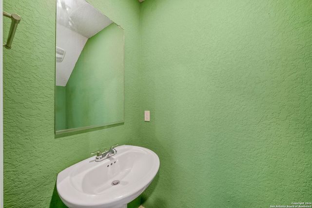 7058 DOMINIC VLY, San Antonio, TX 78242