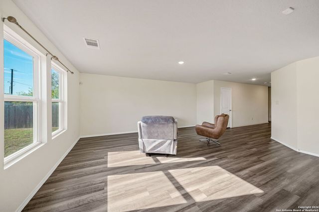 7058 DOMINIC VLY, San Antonio, TX 78242