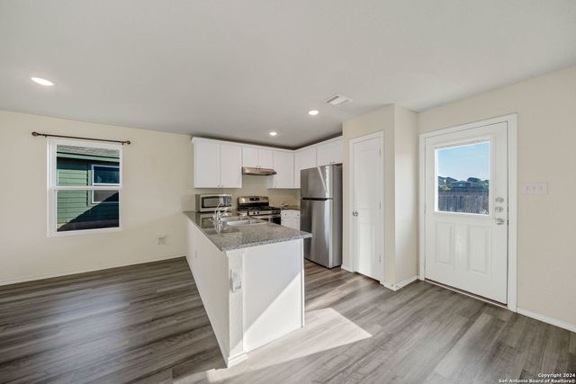 7058 DOMINIC VLY, San Antonio, TX 78242