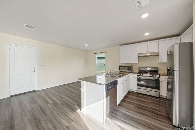 7058 DOMINIC VLY, San Antonio, TX 78242