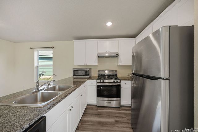 7058 DOMINIC VLY, San Antonio, TX 78242