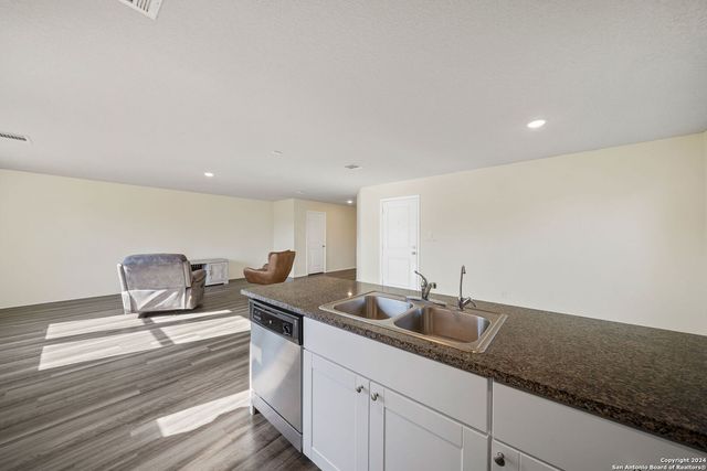 7058 DOMINIC VLY, San Antonio, TX 78242