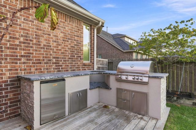1627 Kaleta Pass Lane, League City, TX 77573