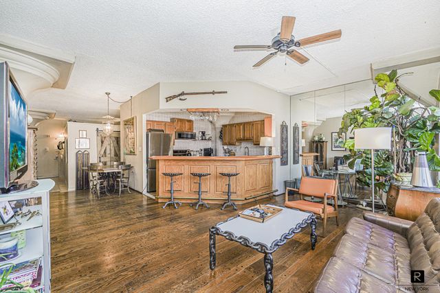 10 W Bway # 5-J, New York City, NY 10301