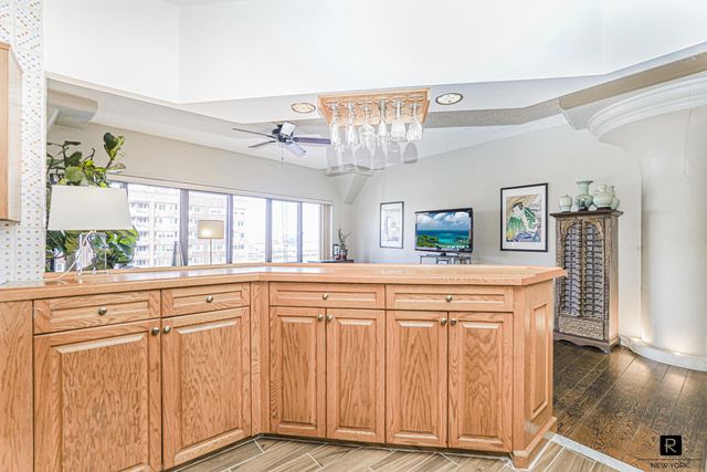 10 W Bway # 5-J, New York City, NY 10301