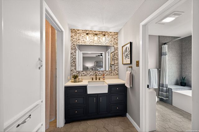 3415 Hopecrest Street, San Antonio, TX 78230