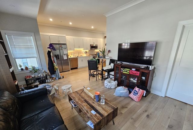 9 Everett St 5, Boston, MA 02134