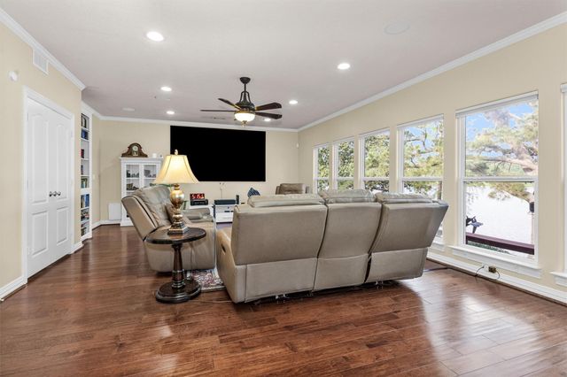 1502 Wimbledon Drive, Huntsville, TX 77340